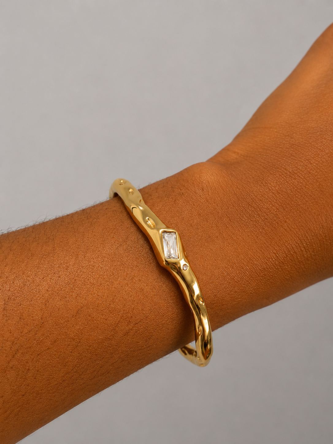 Zafira Cuff White